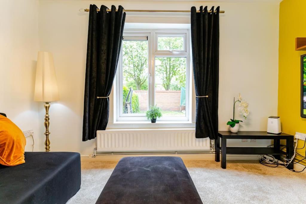 A&S Properties, No Guest Fees, Bank Transfe Deposit Available Wolverhampton Exterior foto